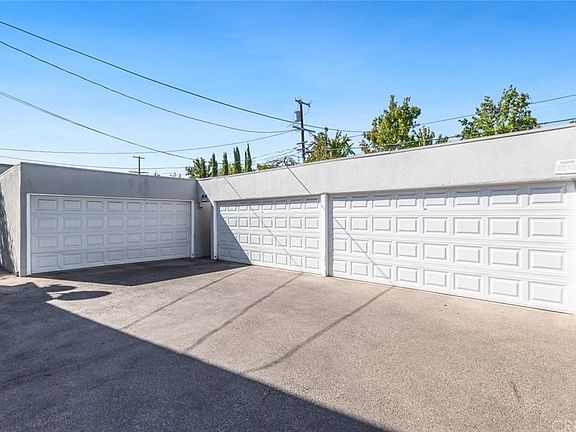 5th image of 5325 Whitsett Ave