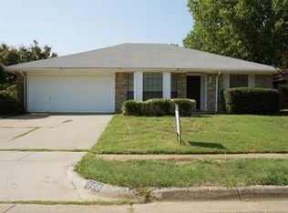 506 Bayberry Ln, Euless, TX 76039
