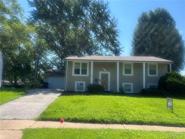 2580 Morningside Dr, Florissant, MO 63031