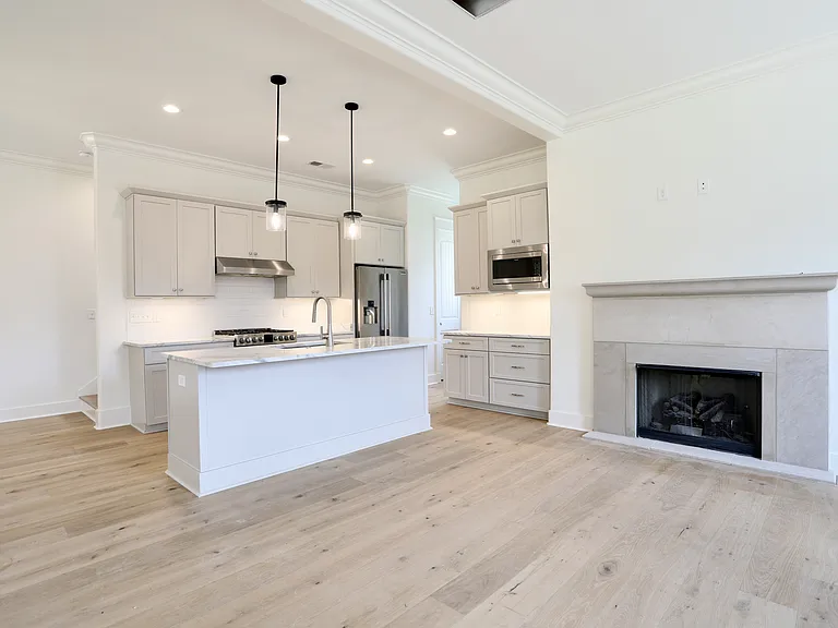 406 Shakespeare Ln #1 — Photo 4