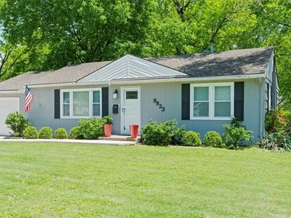 8823 Craig Dr, Overland Park, KS 66212