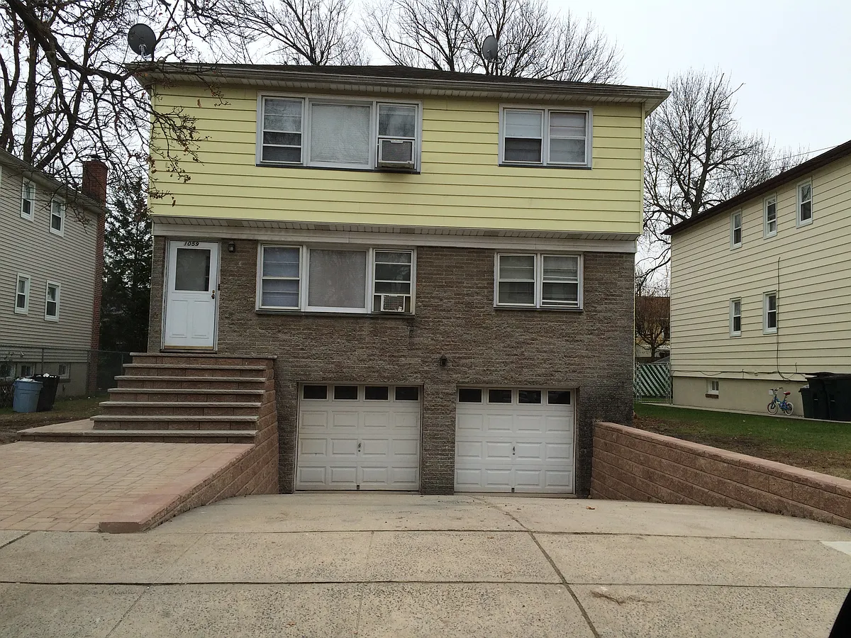Building Photo - 1059 Brighton St #1
