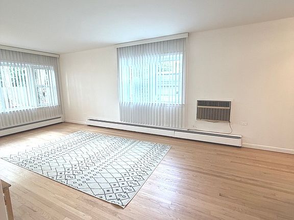 3rd image of 1995 Howard St #1R