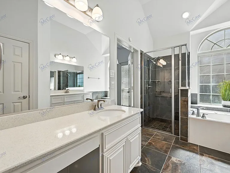 628 Castle St — Photo 18