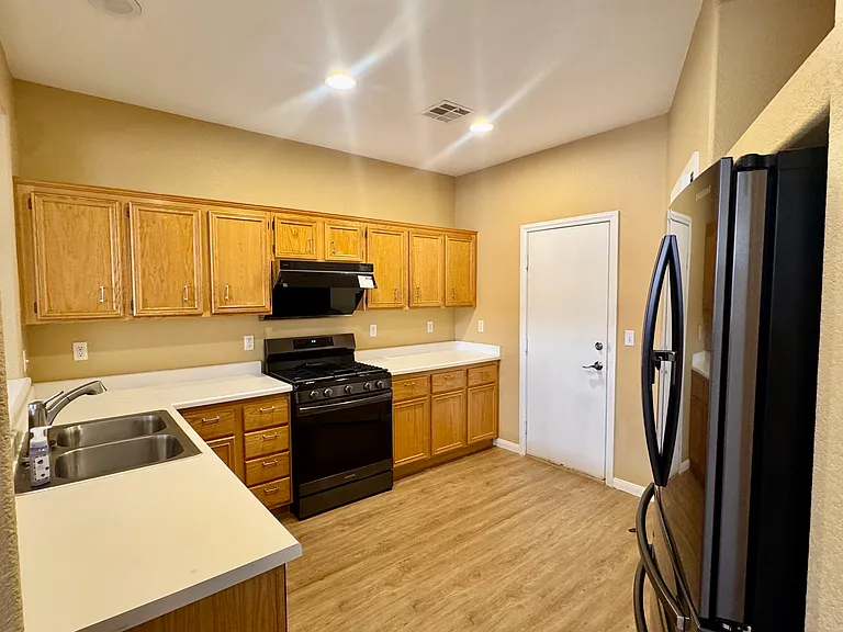 9538 Cherrydale Ct — Photo 6