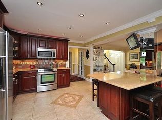 1 Deering Ln, East Rockaway, NY 11518