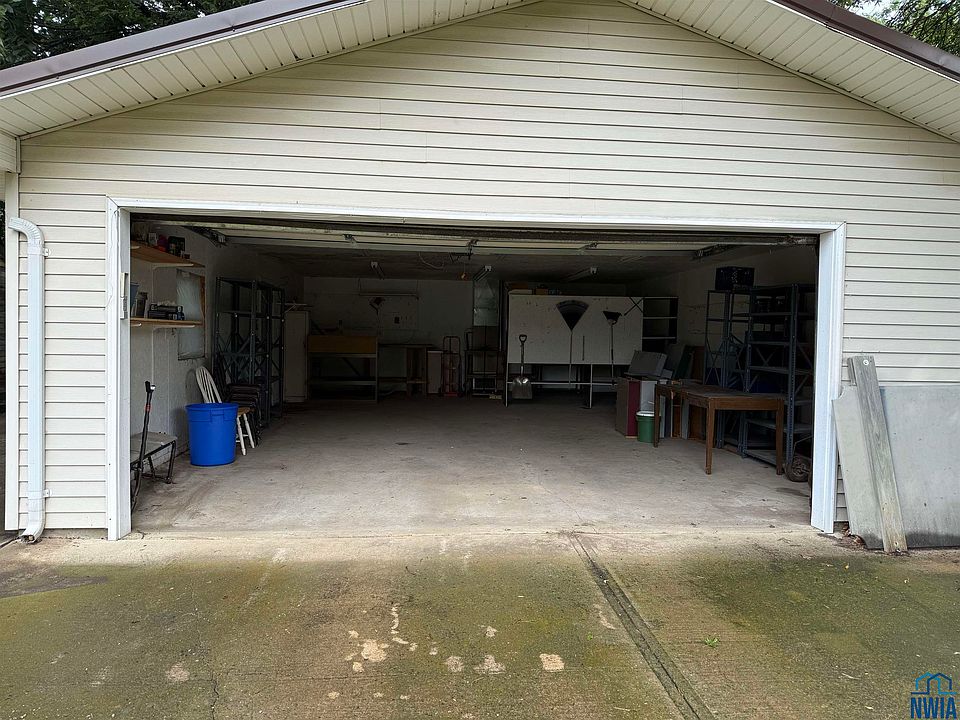 2nd image of 103 Carr St