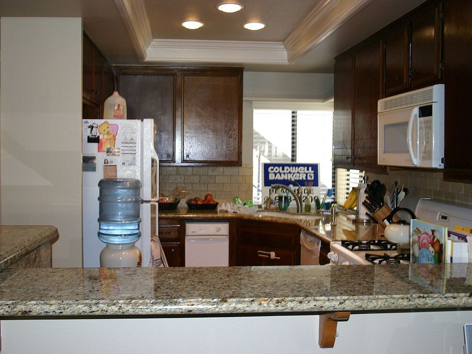 Remodeled Kitchen with granite counter tops & rececessed lighting