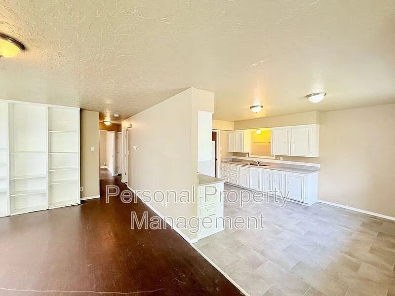 2 bed, 2.0 bath, 1040 sqft, $1,595 — Photo 2