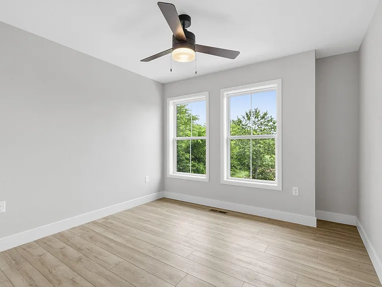 2175 W Parkview Ave — Photo 18