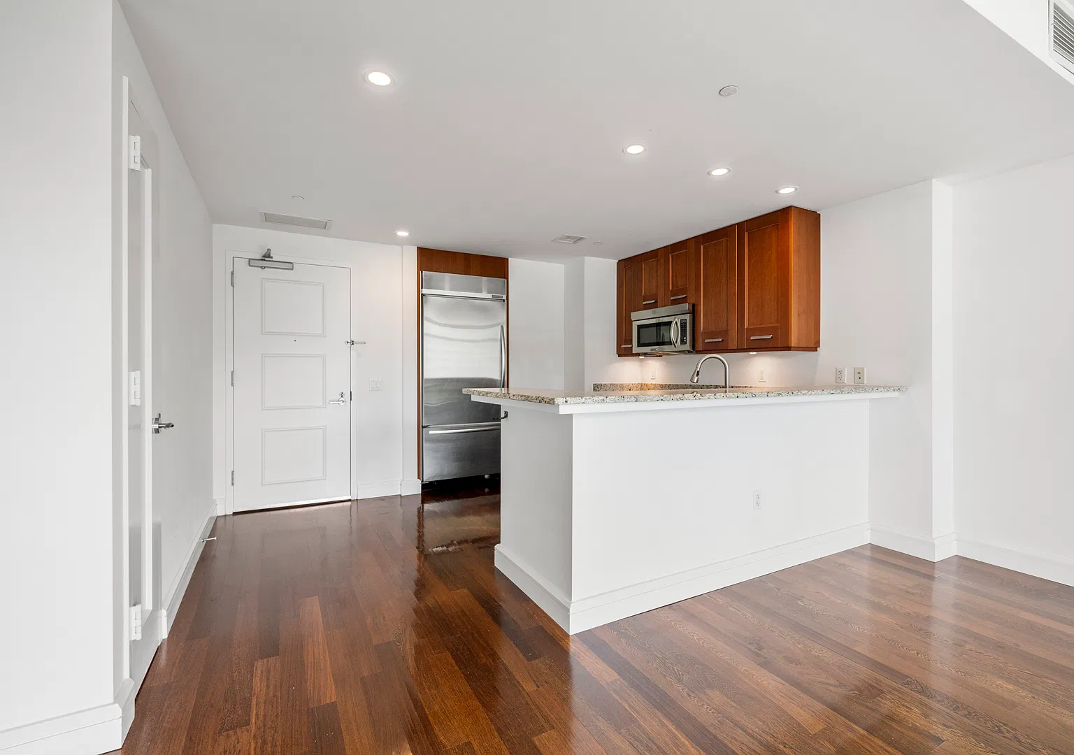 1 bed, 908 sqft, $4,100 — Photo 2