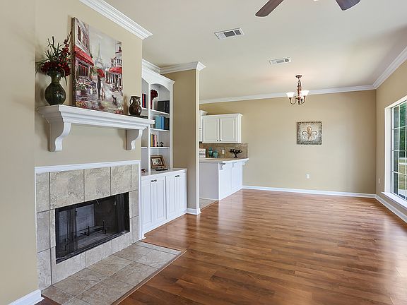 2nd image of 7468 Woodland Trace Ct
