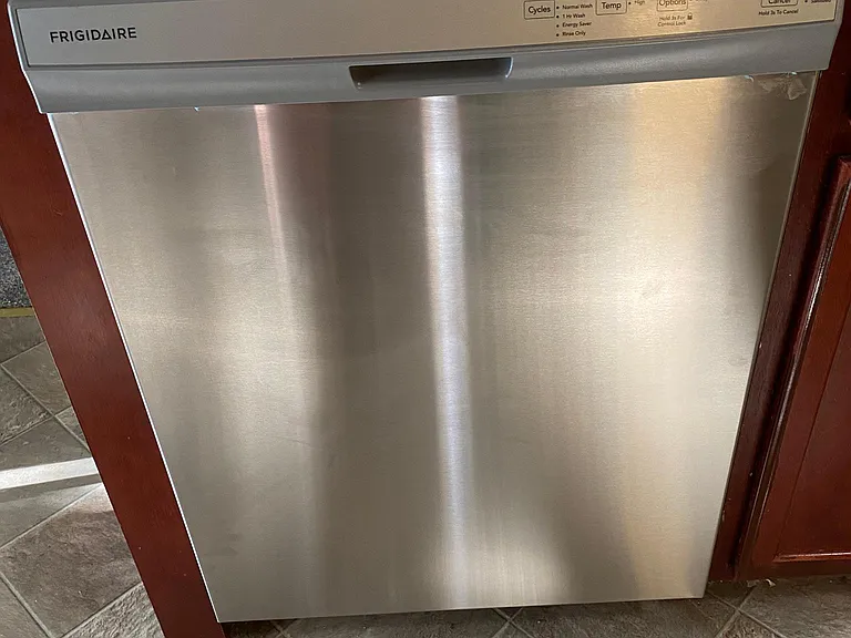 Kitchen Island with SS dishawasher (new 2021)