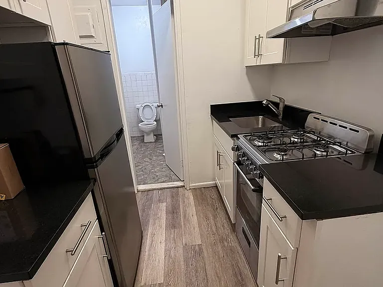 224 W 16th St #2 — Photo 3