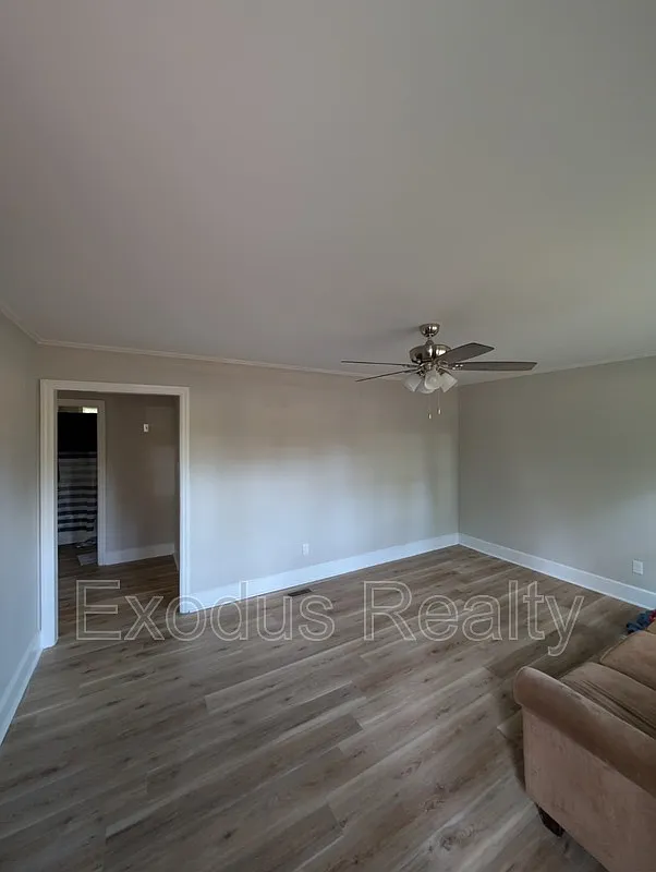 2 bed, 1.0 bath, $1,200 — Photo 2
