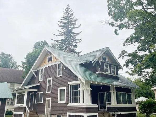 25 3rd St, Malone, NY 12953