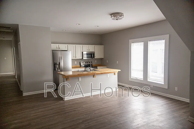 Building Photo - 3501 N Illinois St #3
