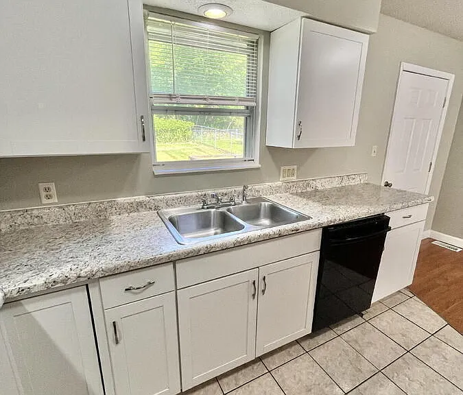 2605 Singing Hills Dr — Photo 9