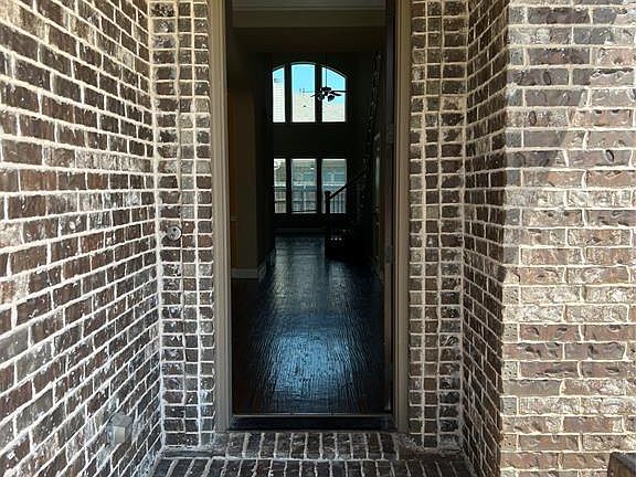 2nd image of 2473 Kingsgate Dr