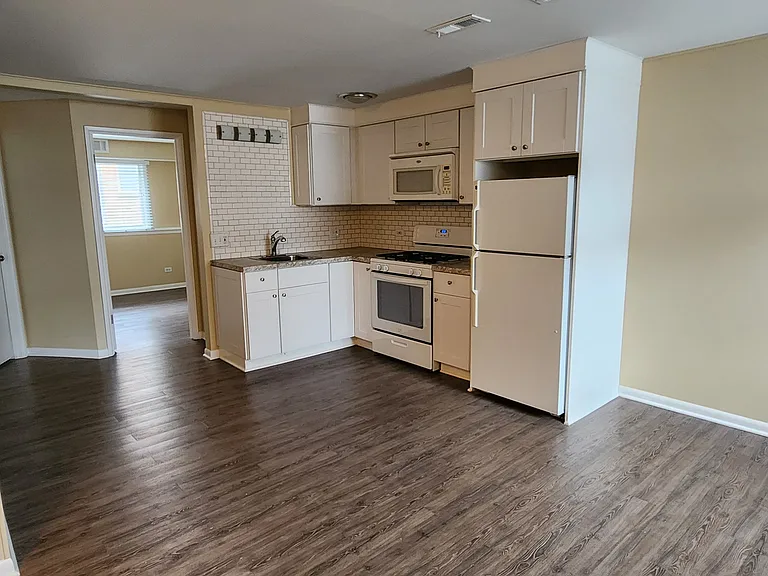 551 W Park Ave #A — Photo 3