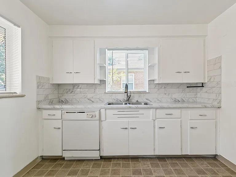 2630 S York St — Photo 9