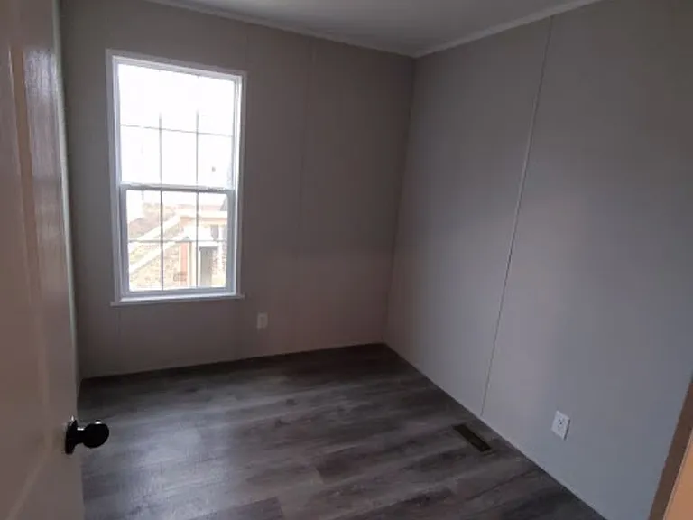 5600 W Kilgore Ave — Photo 22
