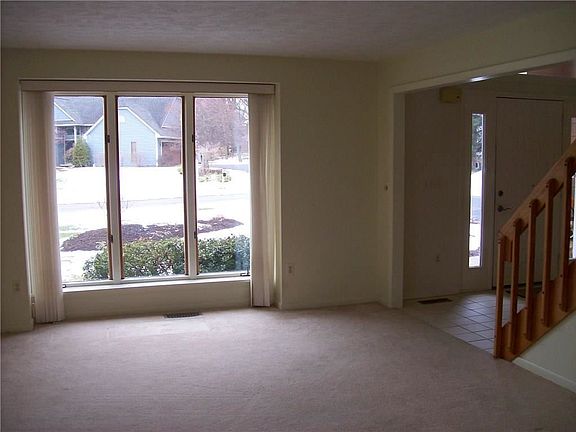 4th image of 31 Spyglass Hl