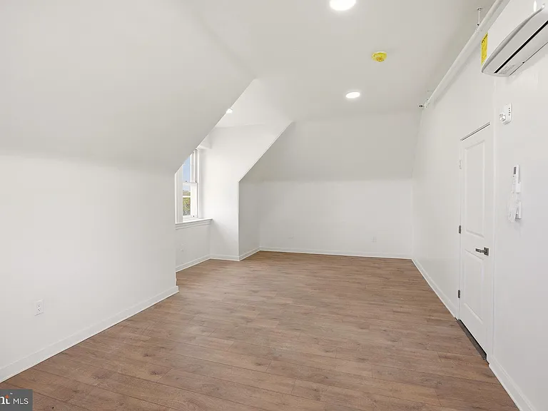 6012 Ridge Ave #7 — Photo 11
