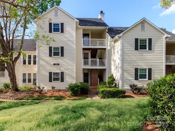 3210 Selwyn Farms Ln APT 7, Charlotte, NC 28209