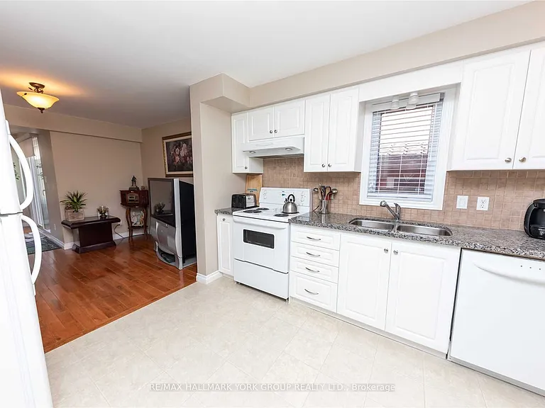 22 Cashel Ct — Photo 3