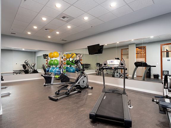 4th image of 111 NW 2nd Ave #1B-1Ba-573Sqft