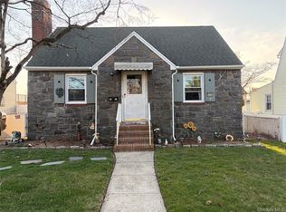 2526 S Saint Marks Avenue, Bellmore, NY 11710