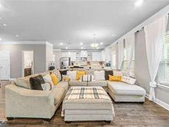1747 Castleberry Ln, Buford, GA 30518