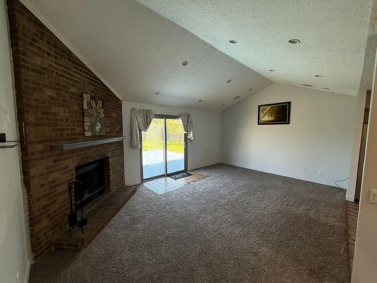 7812 Brookfield Dr — Photo 3