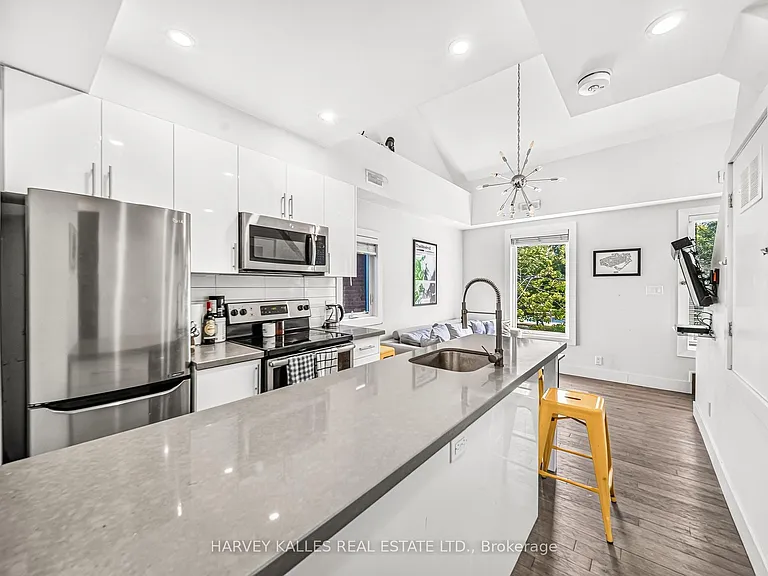 160 Lansdowne Ave #1 — Photo 2
