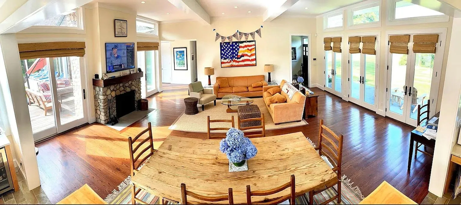 4 bed, 3.5 bath, 3300 sqft — Photo 3