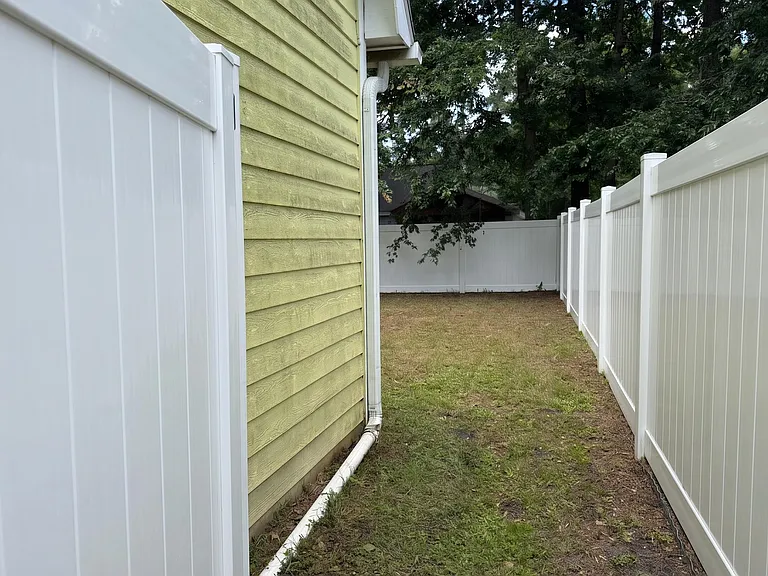 7327 Albert St — Photo 57