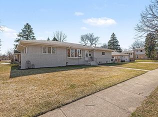 1515 E Oakton St, Arlington Heights, IL 60004