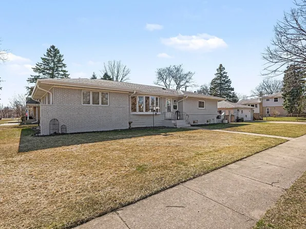 1515 E Oakton St, Arlington Heights, IL 60004