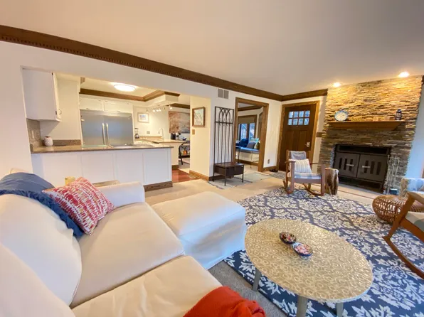 9822 S Harbour Pointe Dr #9, Bloomington, IN 47401