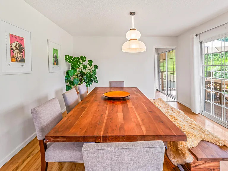 2440 Erin Pl — Photo 8