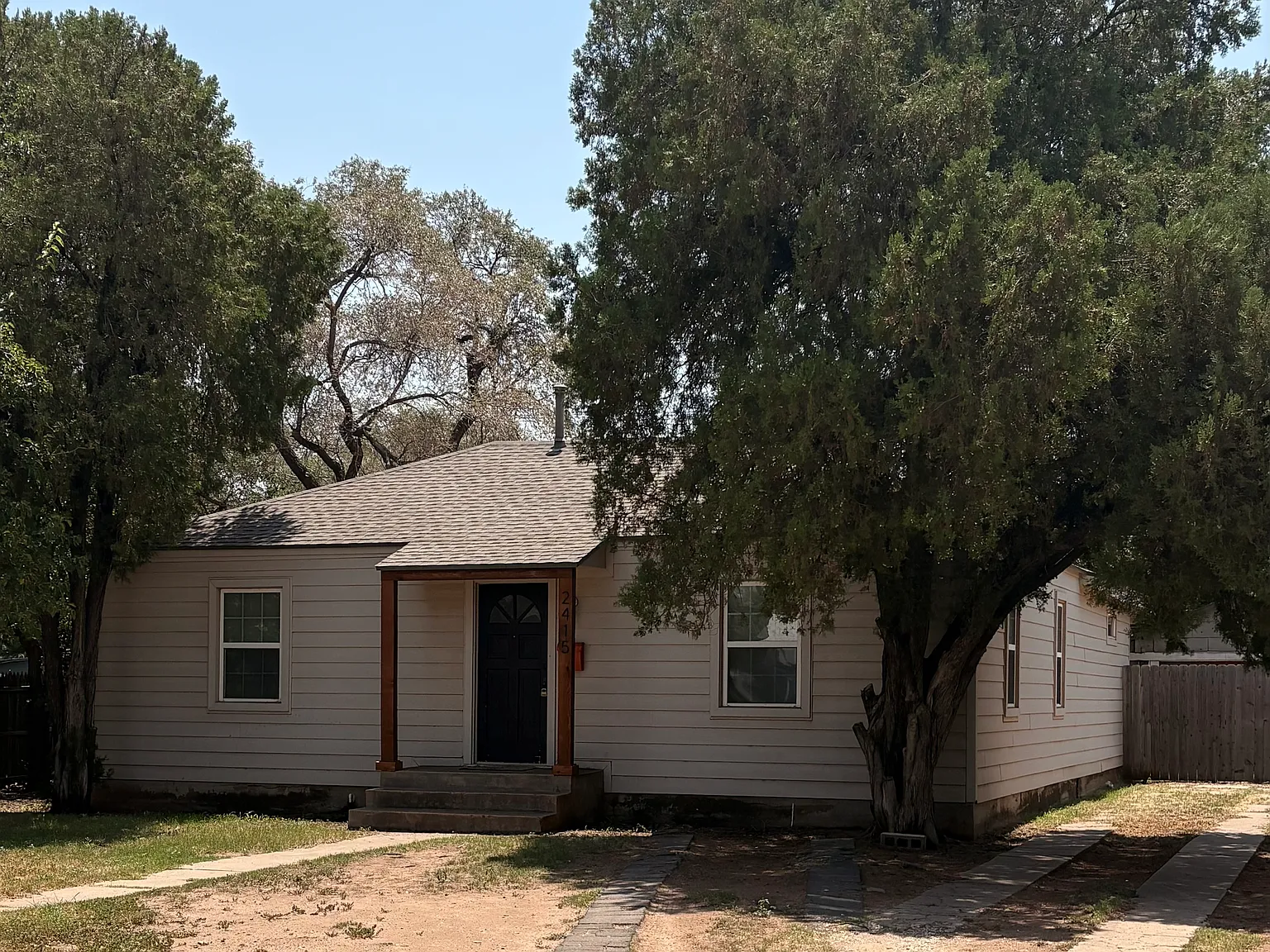 4 bed, 1320 sqft, $1,800 — Photo 2