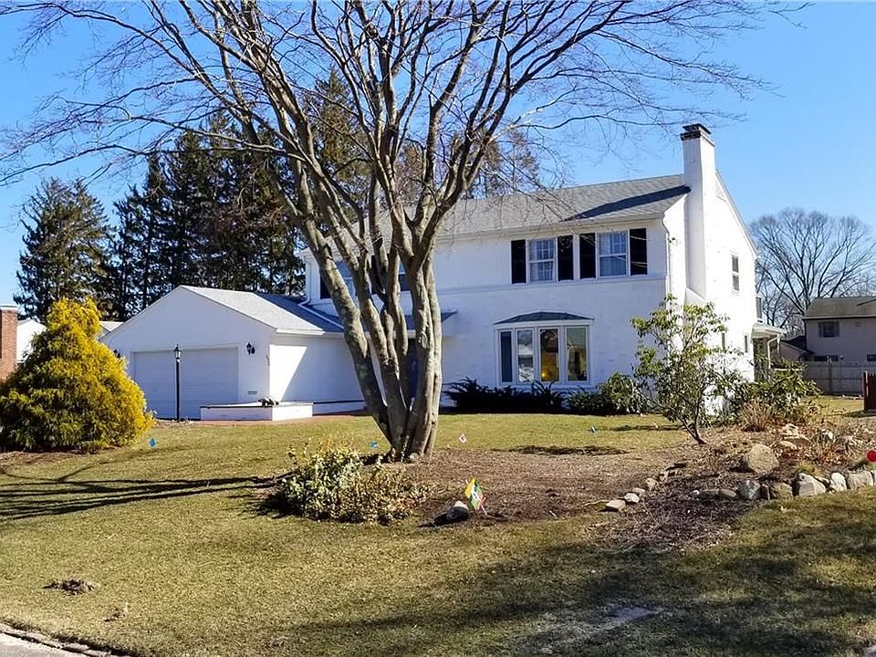 1st image of 672 Namquid Dr
