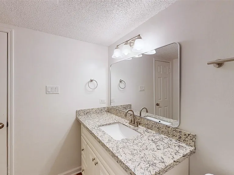 14147 Misty Meadow Ln — Photo 31