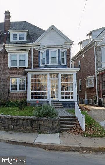 1st image of 402 W 23rd St