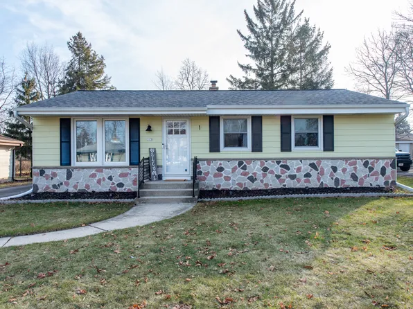 315 E Susan Dr, Oak Creek, WI 53154