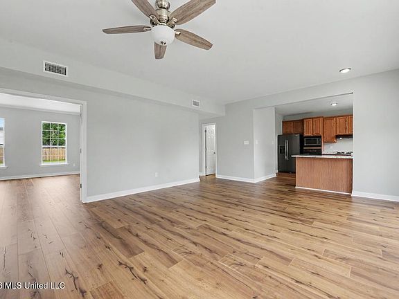 5th image of 8218 Groveland Rd