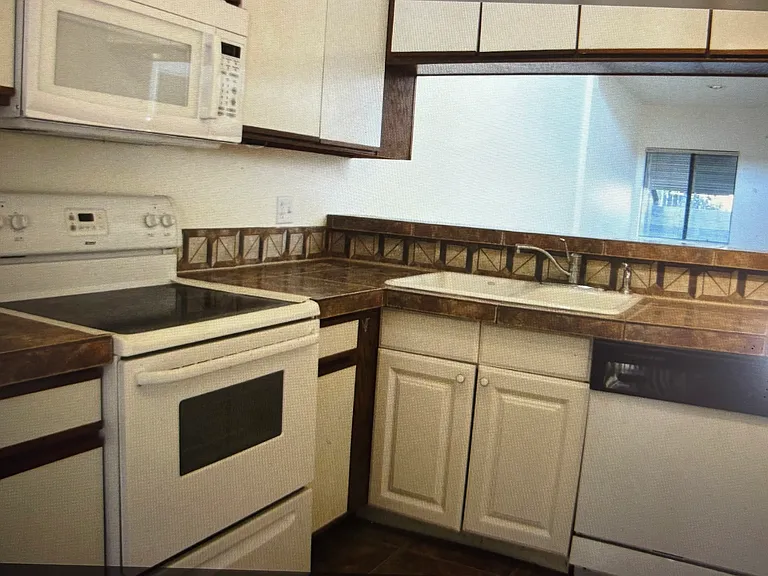 3629 N Forgeus Ave — Photo 5