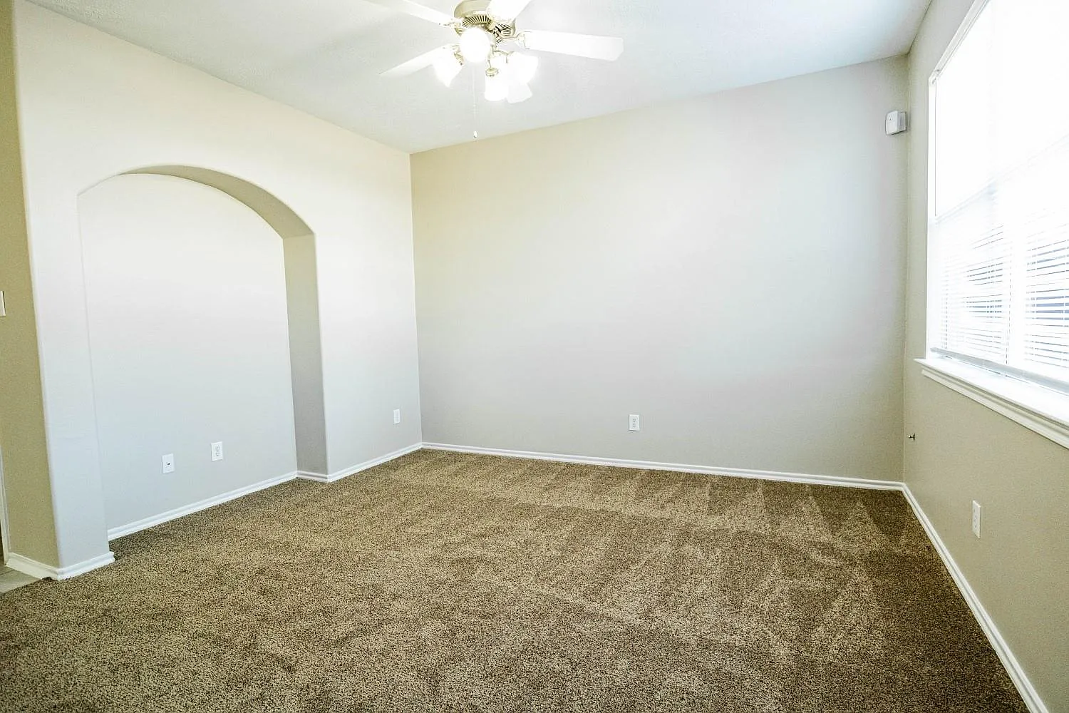 3 bed, 2.5 bath, 1509 sqft, $2,000 — Photo 3