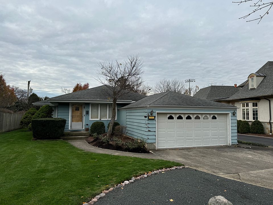 1st image of 209 Sunset Dr